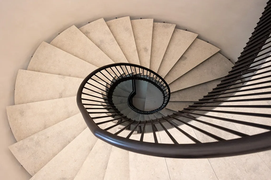 Particolare dall'alto della scala elicoidale di Palazzo Diedo a Venezia, opera di Carsten Höller